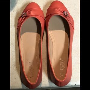 Via Pinky Collection Peach Flat Shoe.